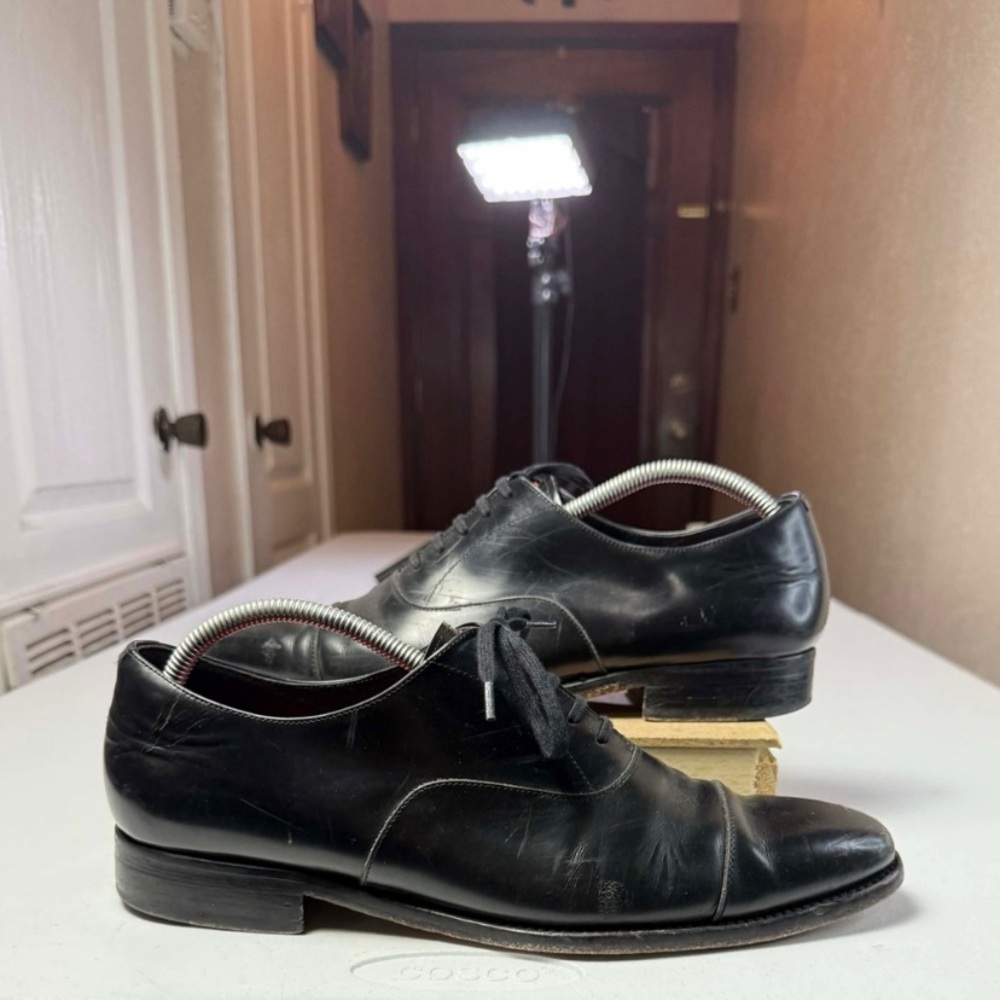 Used Classic leather shoes black - CH Carolina
Herrera Sz 8.5 damaged